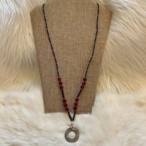 OPen Circle Abalone Red Glass Bead Necklace Silver Tone‎ Metal 11398